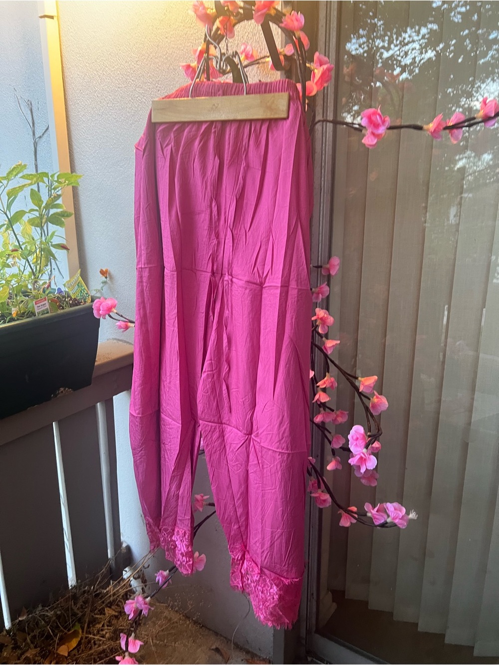 Women's Fuchsia Lace-Trim silky feel leisure pants PLUS SIZE 1X NEW NEVER WORN!